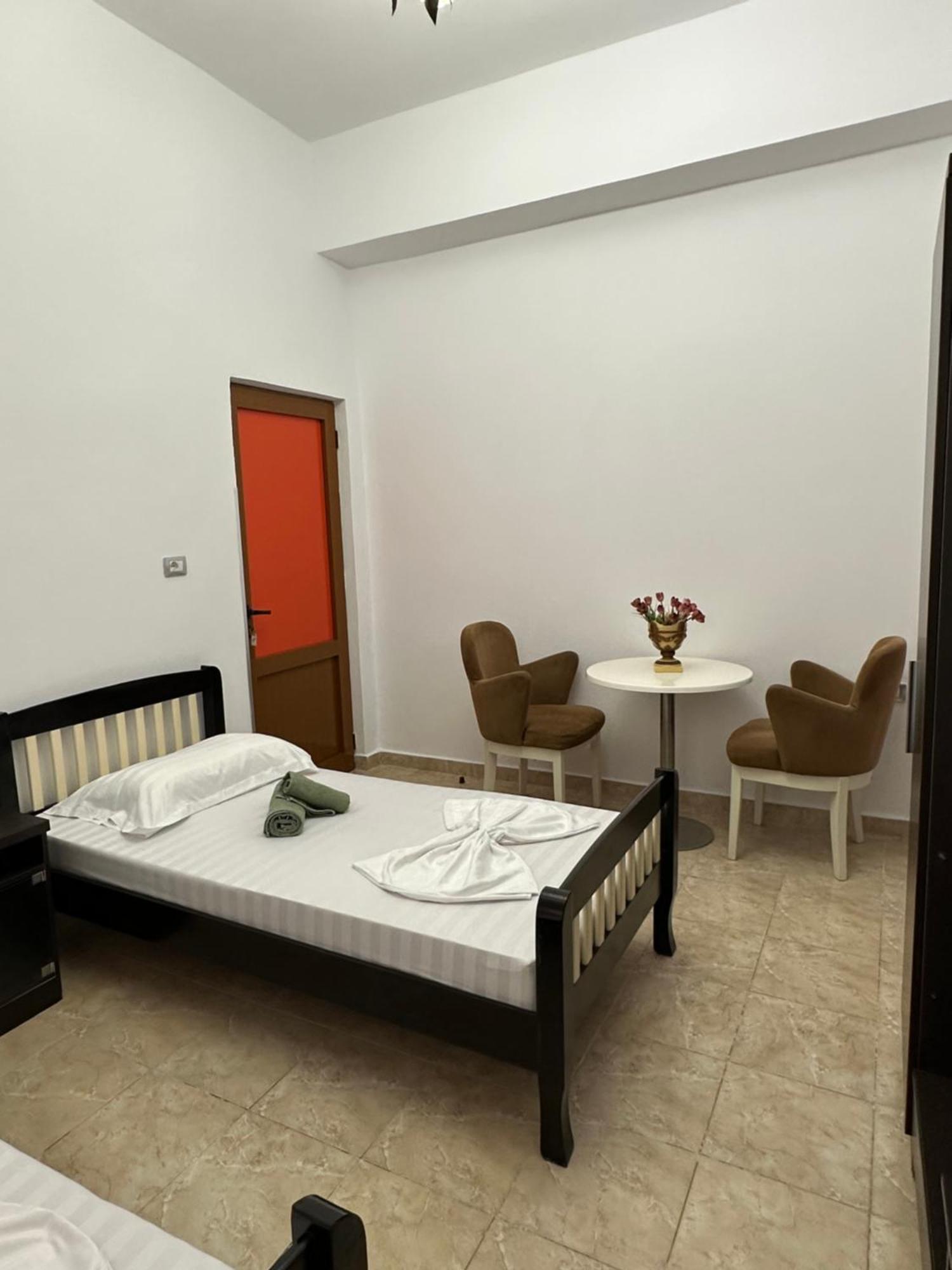 Hanna'S Hostel Berat Luaran gambar